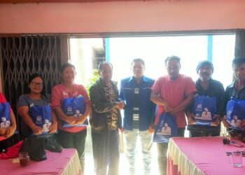 Ketua Komisi VII DPR RI  Fraksi PAN Saleh Daulay bersama pengurus PAN Taput Salurkan Bantuan untuk Korban Bencana