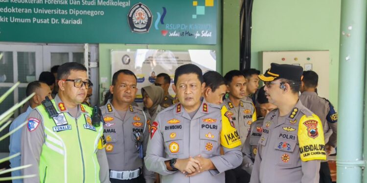 Tinjau Korban Laka Bus di Tol Krapyak, Kapolda Jateng Himbau Masyarakat Manfaatkan Rest Area Untuk Beristirahat