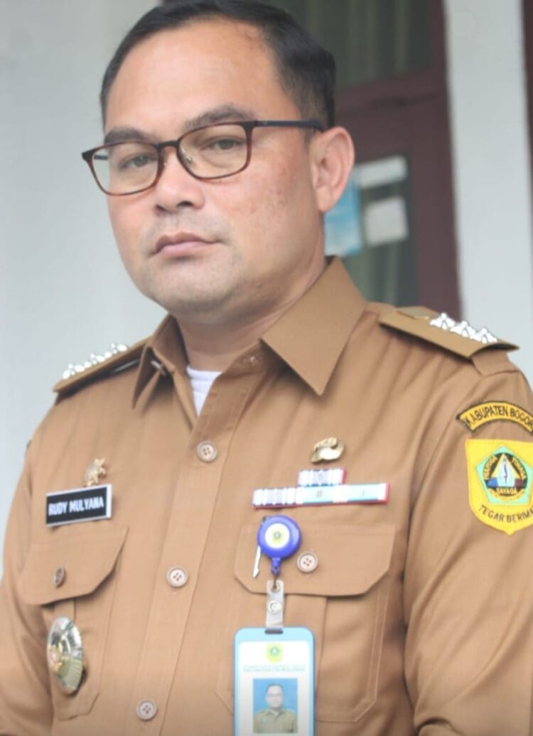 Demo Copot Kepala Desa Sadeng dan Camat Leuwisadeng , Bupati Harus Bersikap