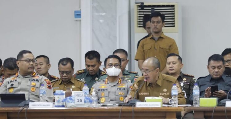 Bupati Sadewo Laporkan Tiga Usaha Tambang di Banyumas Kepada Gubernur