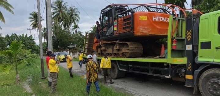Zigo Rolanda Turun ke Koto Sani, Bawa Dua Excavator Untuk Pemulihan Pascabencana Banjir Bandang Solok