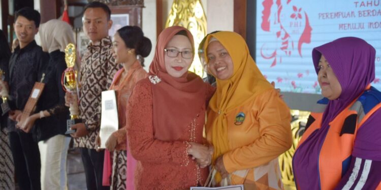 Peringati Hari Ibu ke-97, Pemkab Banyumas Apresiasi Perempuan Pekerja Rentan