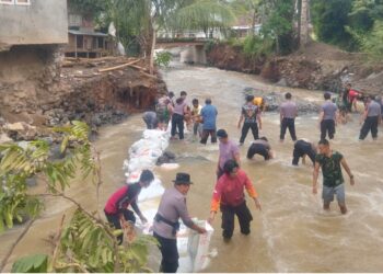 TNI–Polri dan Warga Bahu Membahu Bangun Penahan Tebing Sungai, Harapan Bangkit Pascabencana Padang Belimbing