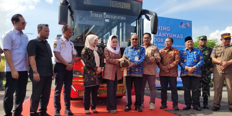 Bupati Luncurkan Trans Banyumas Rute Terminal Bulipitu- Kejawar Banyumas