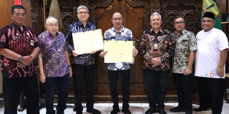 Banyumas dan Semen Bima Teken MoU Pengelolaan RDF, Bupati Targetkan Zero Sampah Sebelum 2029