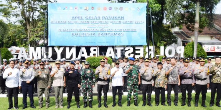 Bupati Sadewo Pimpin Apel Gelar Pasukan Operasi Lilin Candi 2025, Pastikan Nataru Aman