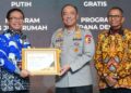 Wakapolri Terima Disway Award, Polri Tegaskan Komitmen Perkuat Kepercayaan Publik dan Sinergi Media
