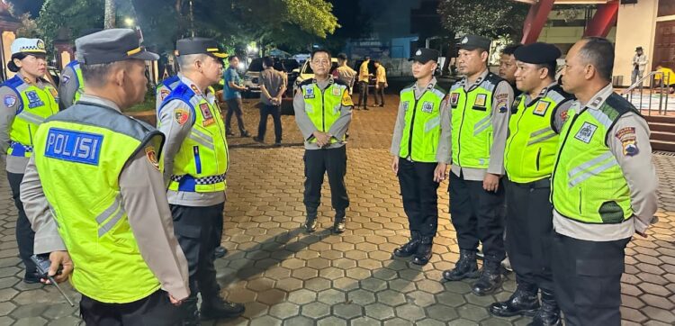 Kapolres Purbalingga Cek Personel Ops Lilin Candi 2025 di Pos Pelayanan Gereja