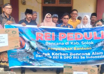 REI Sumbar Salurkan Bantuan Kompor Gas dan Magicom Untuk Korban Banjir Bandang di Nagari Koto Sani