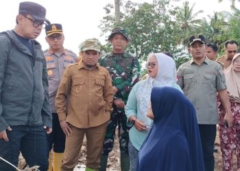 Jejak Luka di Tiga Nagari: Wamendagri Bima Arya Hadir Menguatkan Warga Solok Pasca Bencana