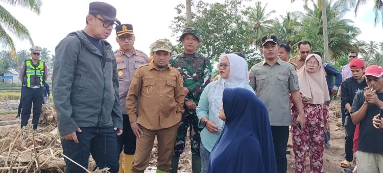 Jejak Luka di Tiga Nagari: Wamendagri Bima Arya Hadir Menguatkan Warga Solok Pasca Bencana