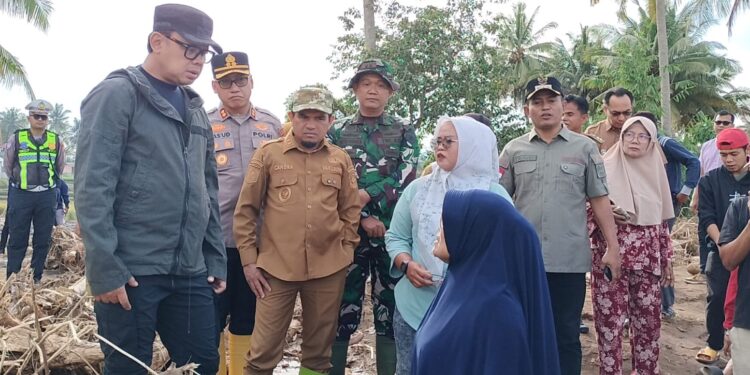 Jejak Luka di Tiga Nagari: Wamendagri Bima Arya Hadir Menguatkan Warga Solok Pasca Bencana