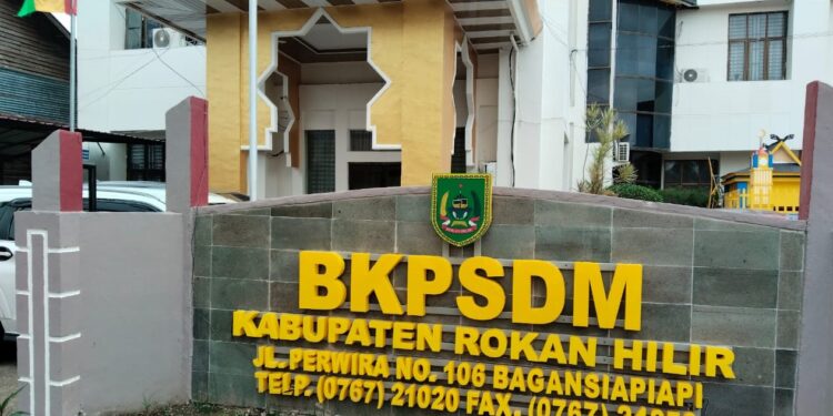Setelah Penindasan Secara Brutal Terhadap Salah Satu ASN, Eko Purnomo Kabid Mutasi BKPSDM Rohil Bungkam Tanpa Penjelasan