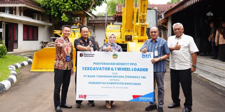 ‎ Terima 2 Alat Berat dari BTN, Sadewo : Untuk Pengelolaan Banjir dan Sampah di Banyumas