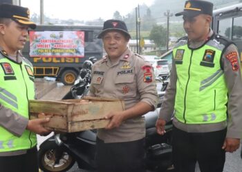 Polres Purbalingga dan Bhayangkari Baksos di Lokasi Bencana Alam
