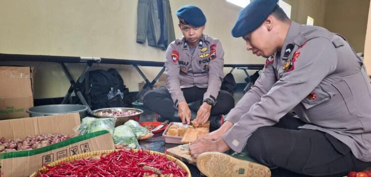 Warga Apresiasi Kehadiran Dapur Lapangan Polri di Lokasi Bencana Purbalingga