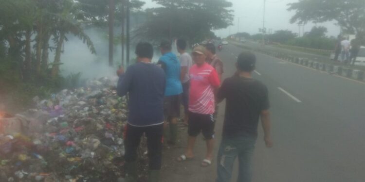 Gotong Royong Menjadi Kunci: Jejak Langkah Pemdes Kapetakan Mengurai Masalah Sampah