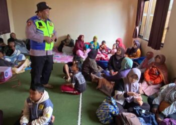 Polres Purbalingga Terjunkan Tim Trauma Healing, Hibur Anak-anak dan Warga di Lokasi Bencana