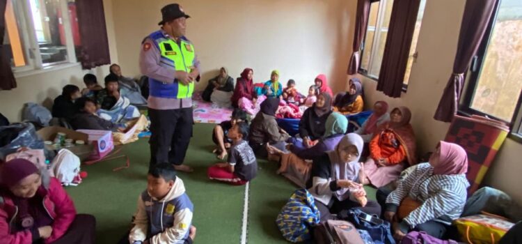 Polres Purbalingga Terjunkan Tim Trauma Healing, Hibur Anak-anak dan Warga di Lokasi Bencana