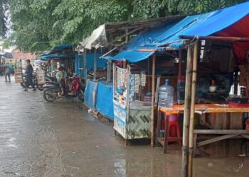 Pedagang Kaki Lima Pasar Rakyat Ciseeng Tolak di Pindahkan