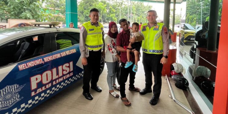 Satlantas Polres Purbalingga Wujudkan Impian Anak Sakit Bisa Naik Mobil Polisi