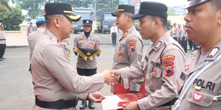 Polres Purbalingga Gelar Upacara Hari Kesadaran Nasional, 65 Personel Terima Tanda Kehormatan