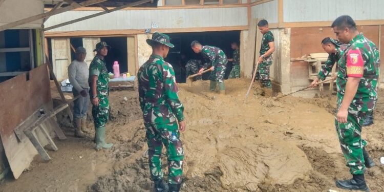 TNI Tak Pernah Berhenti: Setia Bersama Rakyat, Muara Pingai Bangkit dari Banjir Bandang