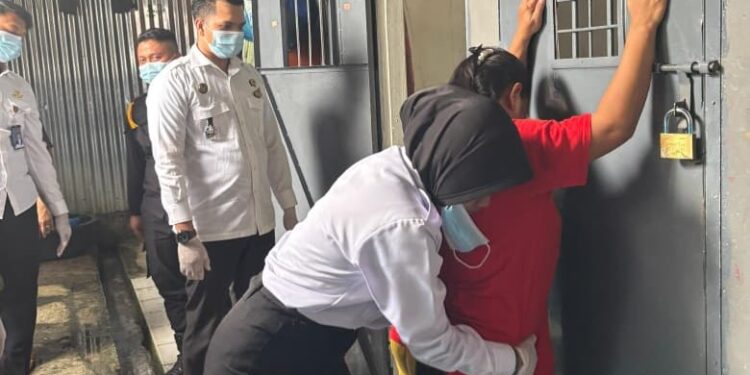 HOAKS… Isu WBP Bebas Gunakan Handphone di Rutan Tarutung, Karutan: Berita Tidak Benar dan Tidak Bertanggung Jawab