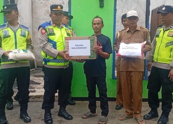 Polsek Kaligondang Salurkan Bantuan Korban Kebakaran di Sidanegara