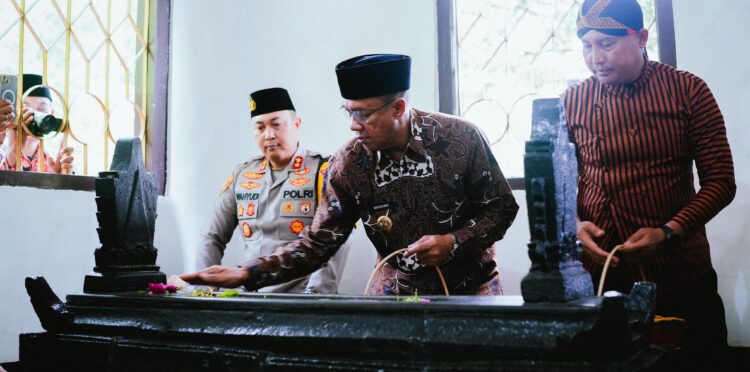 Awali Peringatan Hari Jadi Banyumas, Sadewo Pimpin Ziarah Ke Makam Raden Joko Kaiman