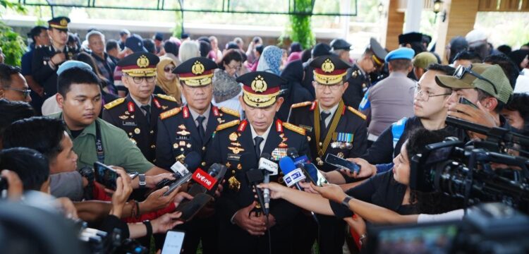 Hadiri Pemakaman, Kapolri: Pesan Eyang Meri Jadi Inspirasi dan Semangat Keluarga Besar Polri