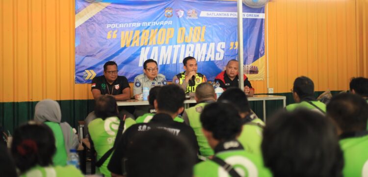 Sinergi di Balik Secangkir Kopi: Satlantas Polres Gresik Rangkul Driver Ojol dalam Ops Keselamatan Semeru 2026