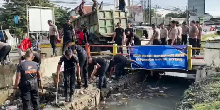 Tindak Lanjut Instruksi Presiden, Satbrimob Polda Jateng Gelar Korvey Massal Pulihkan Kelestarian Lingkungan