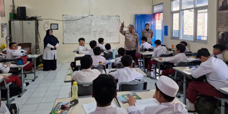 Tanamkan Disiplin Sejak Dini dan Rangkul Warga Pasar, Satgas Preemtif Polda Jateng Gencarkan Binluh Kamseltibcarlantas