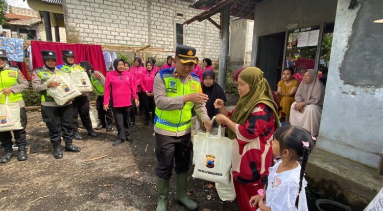 Tanggap Darurat Diperpanjang, Polres Purbalingga Kembali Salurkan Bantuan di Lokasi Bencana