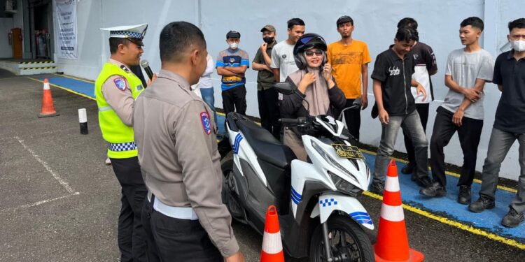 Satlantas Polres Purbalingga Gelar Pelatihan Safety Riding untuk Karyawan Pabrik