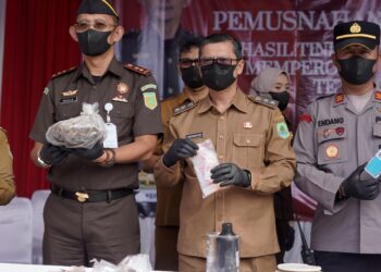 Wabup Subang Hadiri Pemusnahan Barang Bukti Hasil Pengungkapan Tindak Pidana Di Kejaksaan Negri Subang