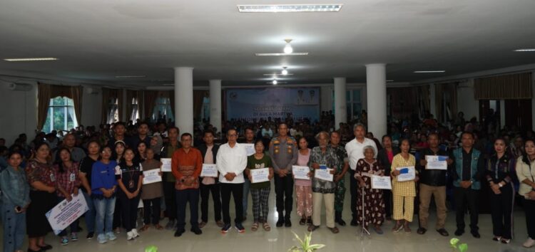 Kembali Salurkan Bantuan, Bupati Taput Serahkan Bantuan Kemensos RI Senilai Rp2,9 Miliar bagi Korban Bencana Hidrometeorologi