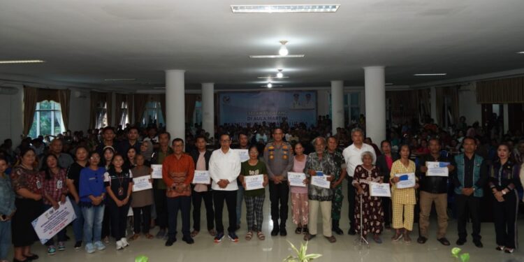 Kembali Salurkan Bantuan, ‎Bupati Taput Serahkan Bantuan Kemensos RI Senilai Rp2,9 Miliar bagi Korban Bencana Hidrometeorologi