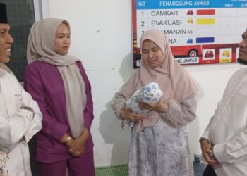Wabup Solok Besuk Bayi Terlantar, Tasman Niat Mengadopsi: Saya Menjadi Orang Tua Bagi Bayi Ini