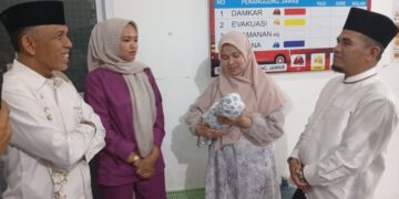 Wabup Solok Besuk Bayi Terlantar, Tasman Niat Mengadopsi: Saya Menjadi Orang Tua Bagi Bayi Ini