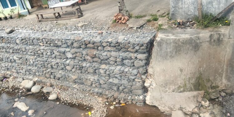 Polemik Pemasangan Bronjong di Jorong Padang Belimbing Koto Sani, Mogok Kerja Dan Kompensasi Batu Setempet Menjadi Pertanyaan