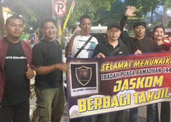 Jurnalis Satu Komando Berbagi Ratusan Takjil Pada Bulan Suci Ramadhon 1447 Hijriyah