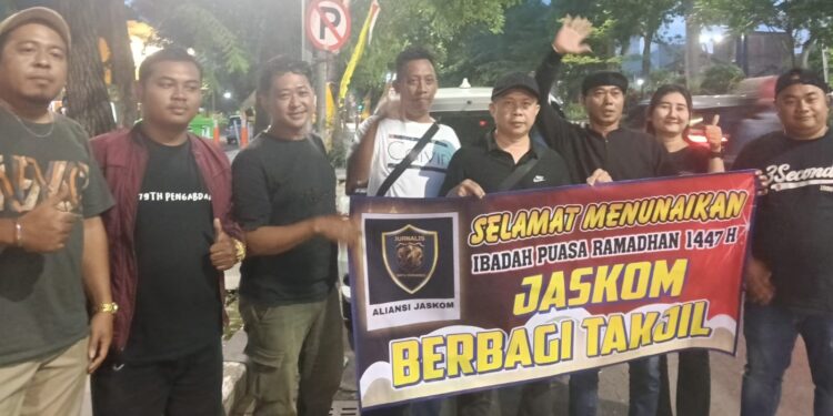 Jurnalis Satu Komando Berbagi Ratusan Takjil Pada Bulan Suci Ramadhon 1447 Hijriyah
