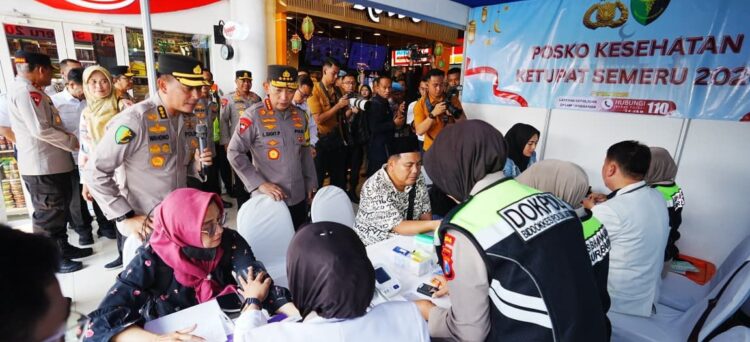 Tinjau Stasiun Surabaya Gubeng, Kapolri Instruksikan Beri Pelayanan Maksimal ke Pemudik