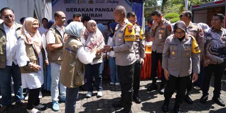 Animo Masyarakat Tinggi, Wakapolda Jateng Pastikan Stok Pangan Aman Melalui Program Gerakan Pangan Murah Polri