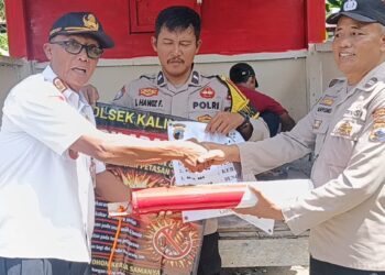 Polsek Kalimanah Bantu Revitalisasi Poskamling di Desa Sidakangen