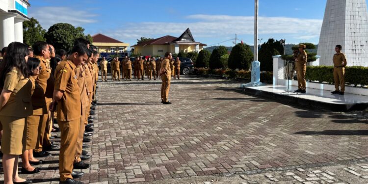 Bupati Tapanuli Utara Pimpin Apel Gabungan, Tekankan Integritas dan Kesiapsiagaan Menghadapi Libur Panjang