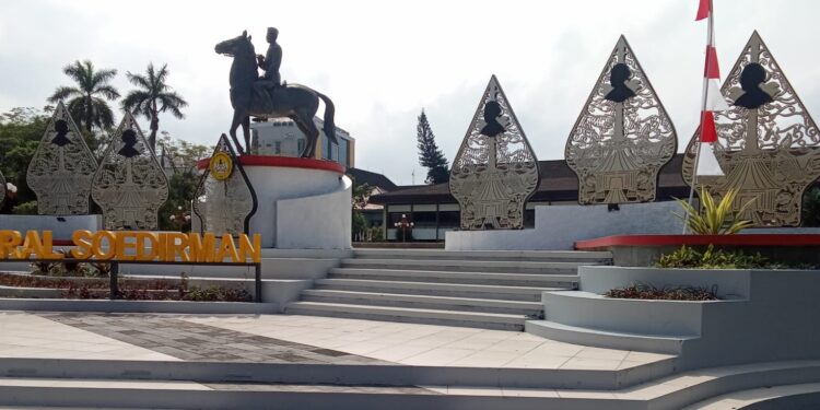 Sekilas Cinta, Harta Dan Tahta, Oleh Widoyo Satmoko