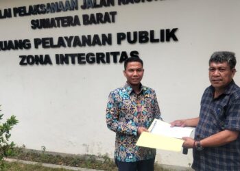 Proyek Pengaspalan Jalan Bukit Kandung-Panjalangan Diduga Asal Jadi, Warga Protes Berat, Waktu Hujan Pengaspalan Tetap Dilakukan